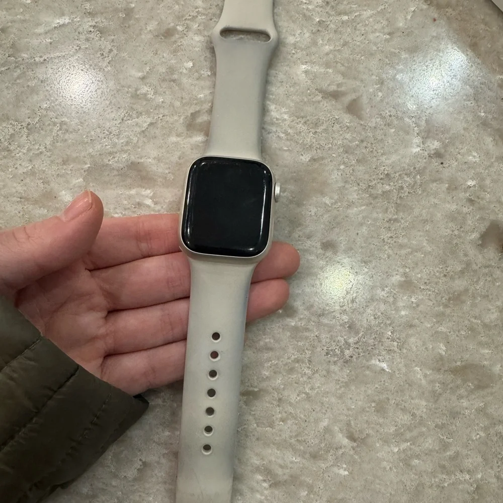 Apple Watch Series 8 41mm Starlight Aluminum Case Sport Band S/M GPS